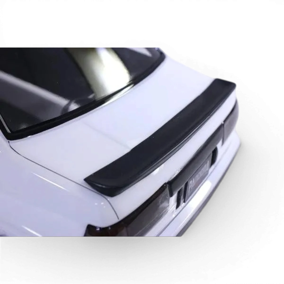 Voiture Toyota AE86 Trueno 2 portes en carrosserie Pandora RC, modèle réduit détaillé pour collection ou modélisme.