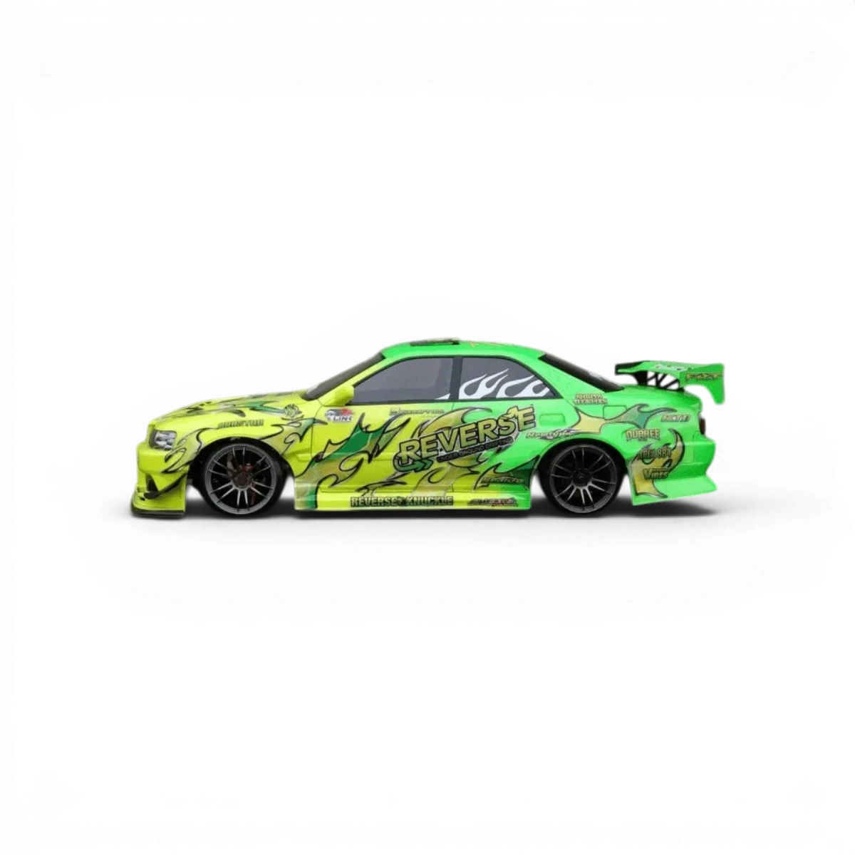 Carrosserie Toyota Chaser JZX100 Kazama Auto pour RC, marque Addiction RC Design, vue de face avec détails colorés et design sportif