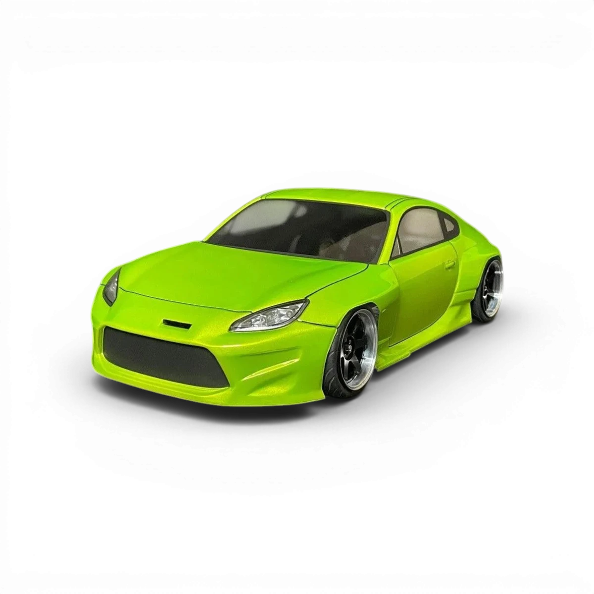 Kit carrosserie intégré Toyota GR86 2022 pour voiture RC, fabriqué par Aplastics RC, visible sur la voiture à l'image.