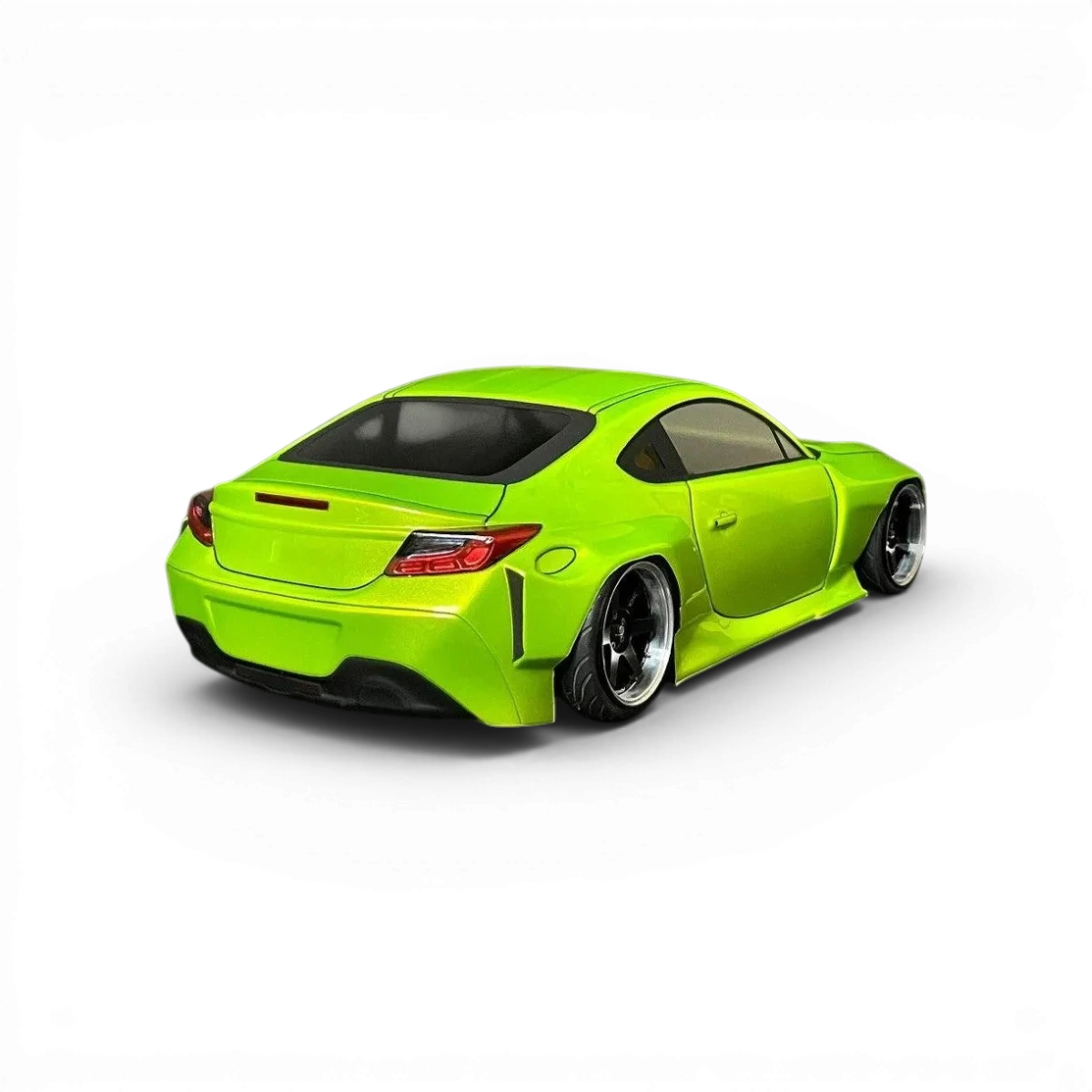 Kit de carrosserie intégré pour Toyota GR86 2022, par Aplastics RC, visible en détail sur la voiture de modèle réduit.