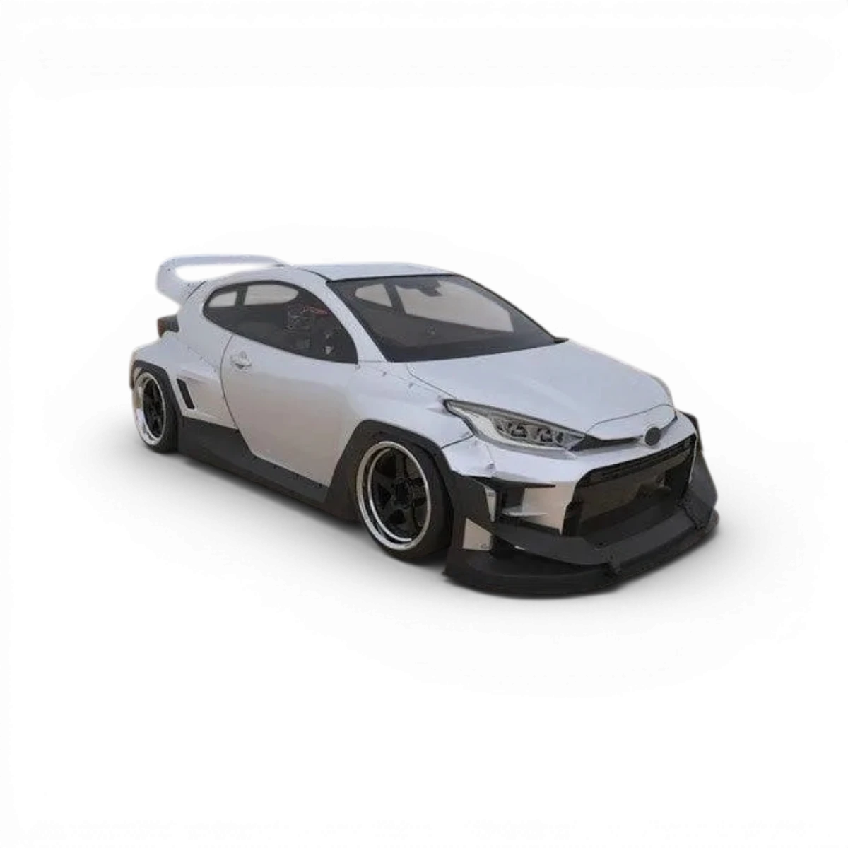 Carrosserie pour Toyota Yaris PANDEM GXPA16, modèle Addiction RC Design, en finition rouge et noire, vue latérale.