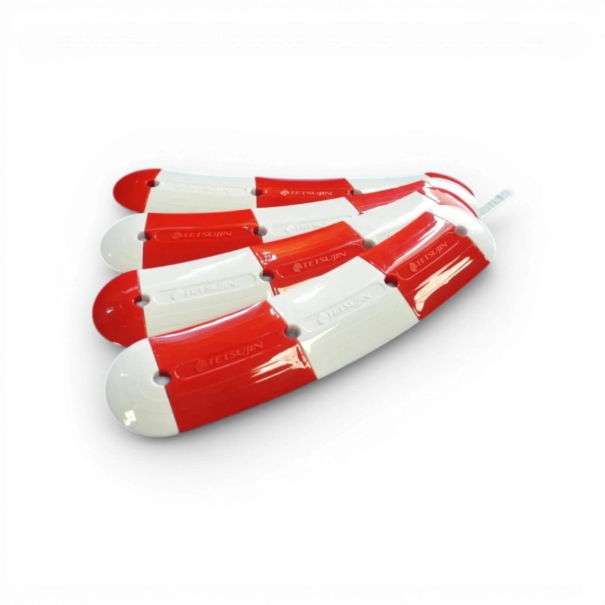 Roues Tetsujin Vibreurs 1/10, kit d'entraînement kerbs blanc et rouge, pour voitures radiocommandées, vue de face.